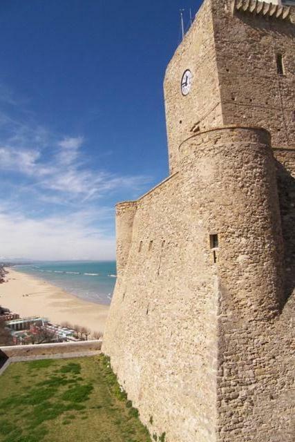 Apartamento La Casa Sotto L'Arco Térmoli Exterior foto